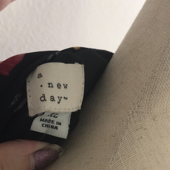 A New Day Floral Top XL Final Sale - Picture 4 of 7